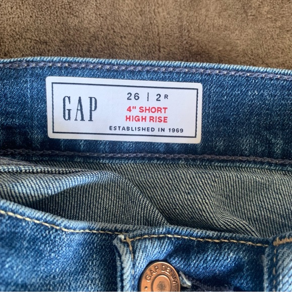 Gap High Rise 4” Short - Picture 4 of 4